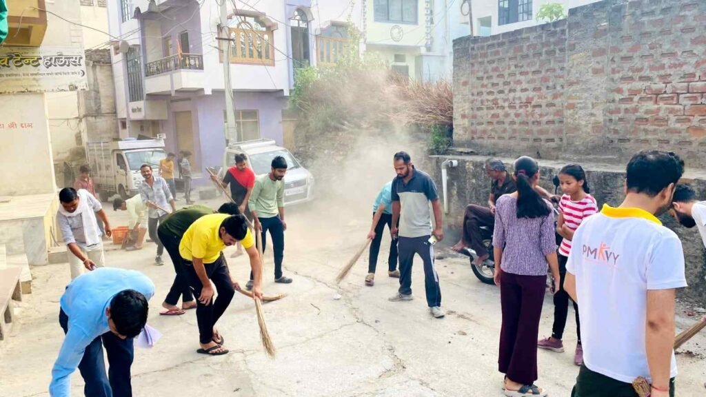 Youth-Team-Regularly-Volunteering-for-cleanliness