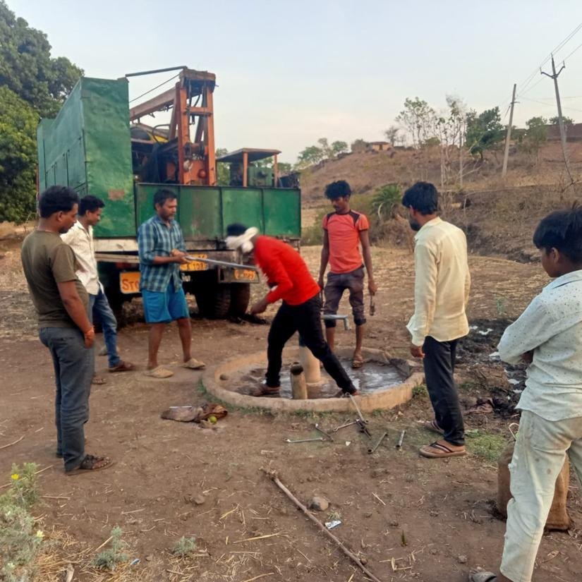 Public Health Engineering Department technicians at work repairing a handpump after the memorandum prompted swift administrative action. (Photo: Mohan Bhuria, Sangathan Coordinator, VAAGDHARA)
